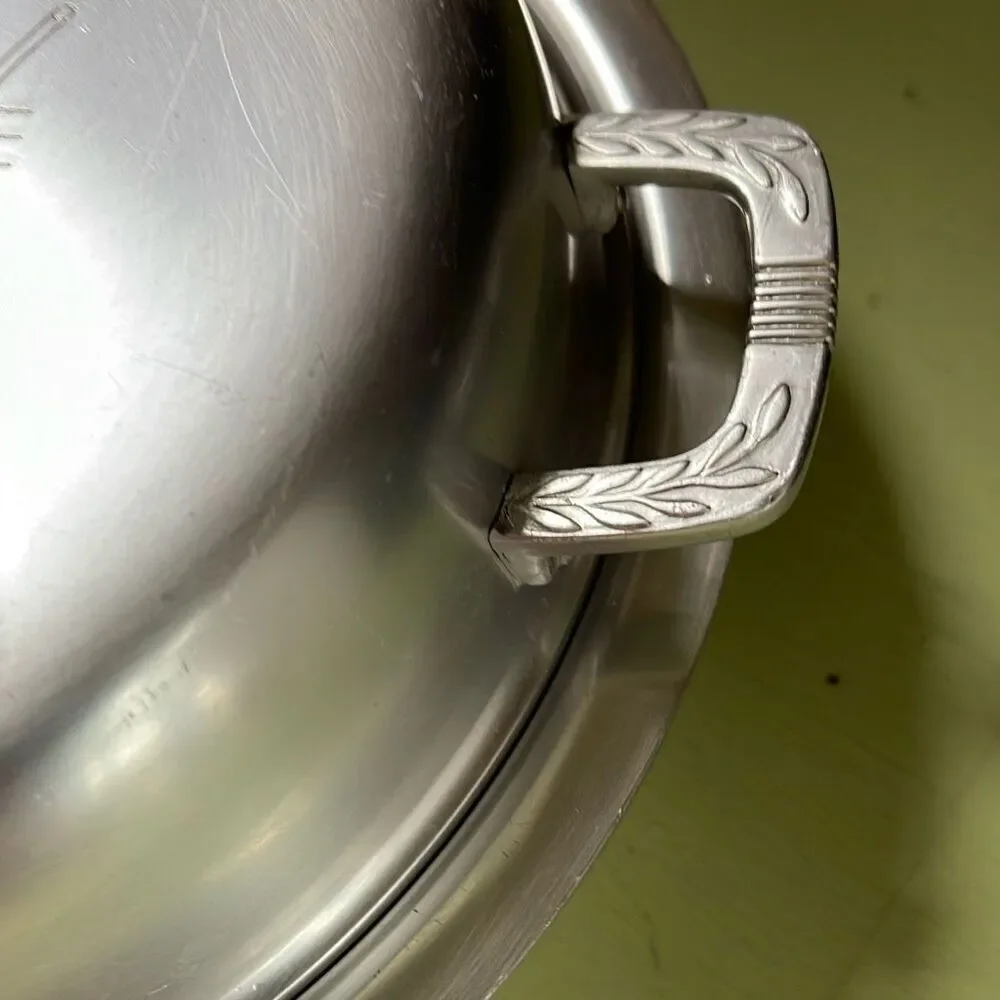 1940 Kensington aluminum Casserole Lurelle design dish & lid.